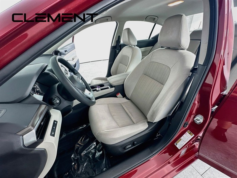Nissan Altima Vehicle Image 28