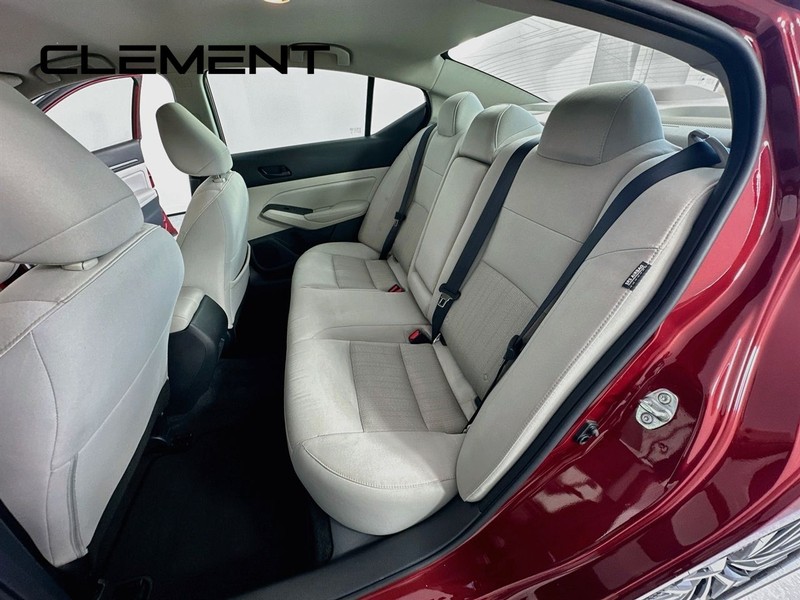 Nissan Altima Vehicle Image 30