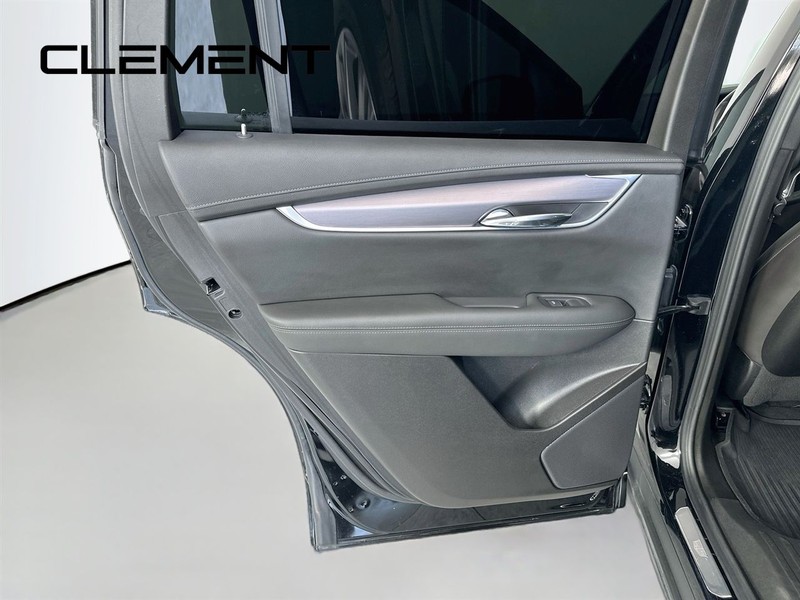 Cadillac XT6 Vehicle Full-screen Gallery Image 32