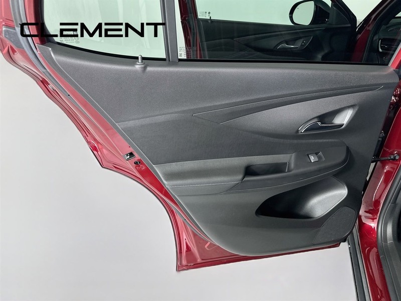 Buick Envista Vehicle Full-screen Gallery Image 30