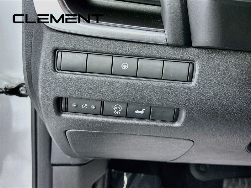 Nissan Rogue Vehicle Image 14