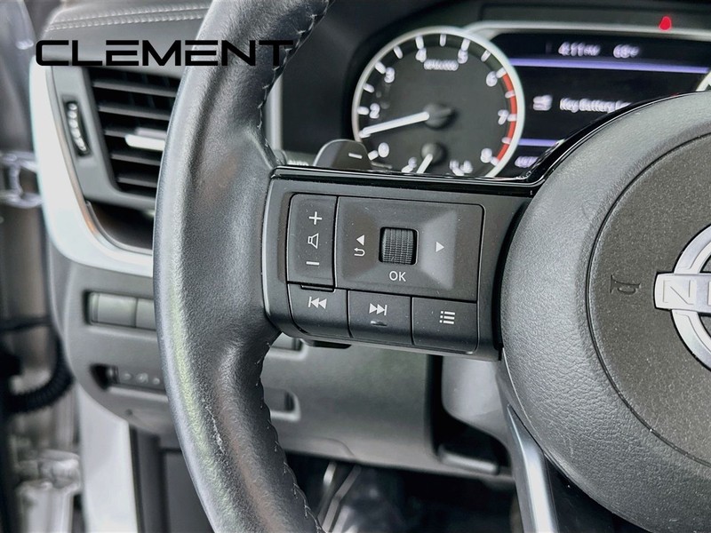 Nissan Rogue Vehicle Image 16