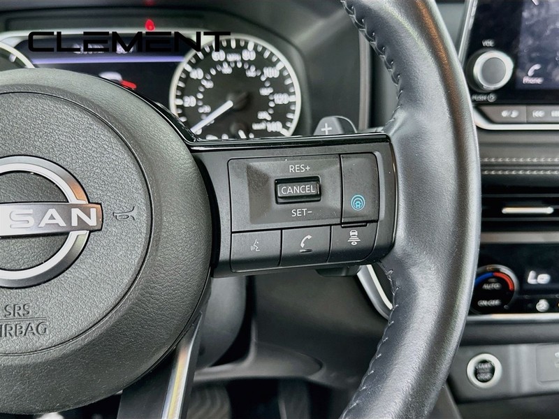 Nissan Rogue Vehicle Image 17