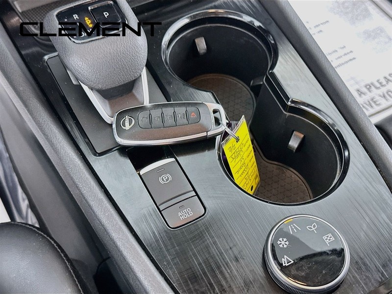 Nissan Rogue Vehicle Image 24