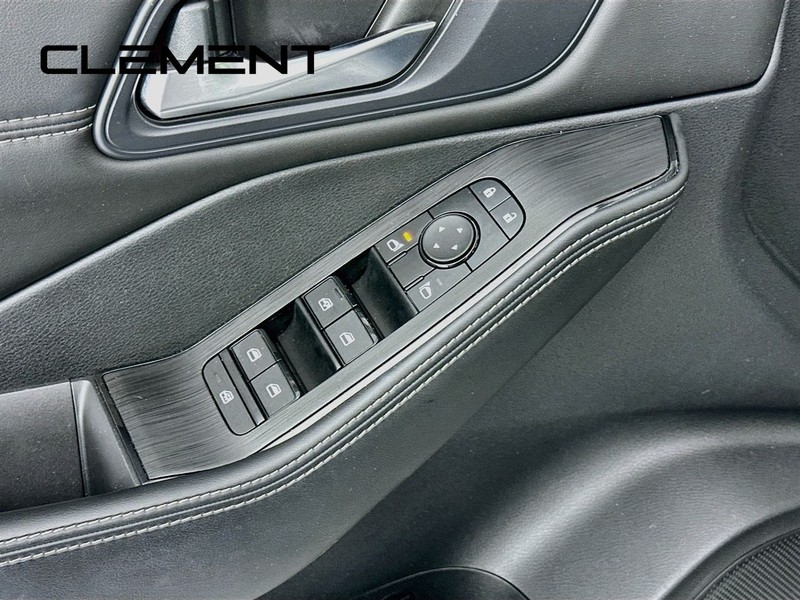 Nissan Rogue Vehicle Image 27