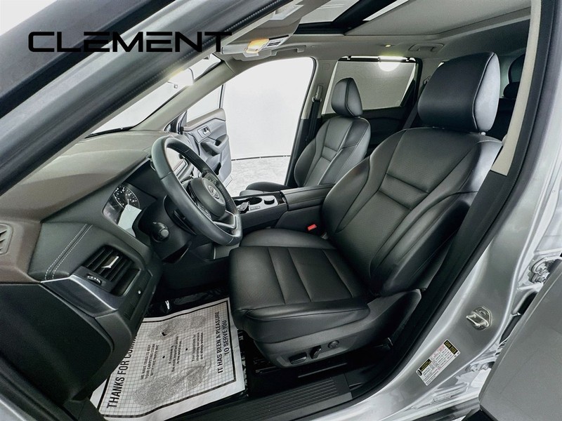 Nissan Rogue Vehicle Image 30