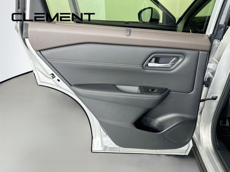 Nissan Rogue Vehicle Image 31
