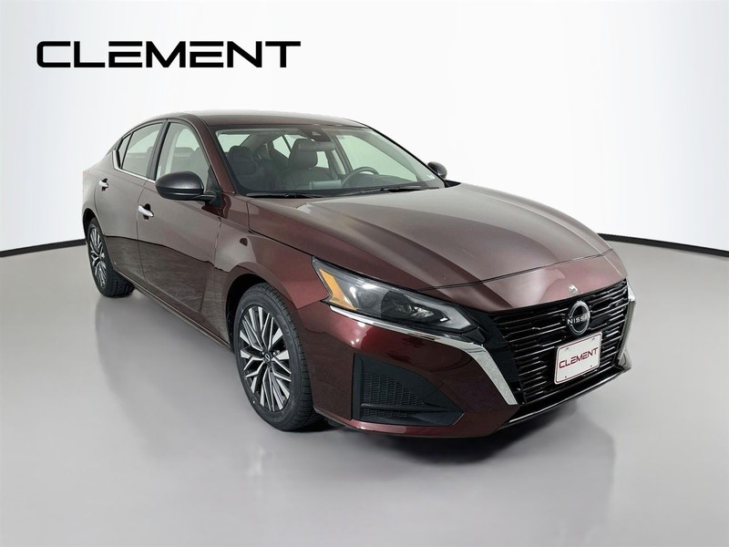 Nissan Altima Vehicle Image 05