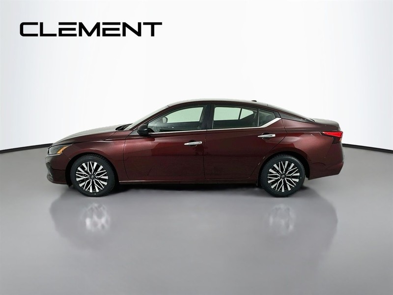 Nissan Altima Vehicle Image 06