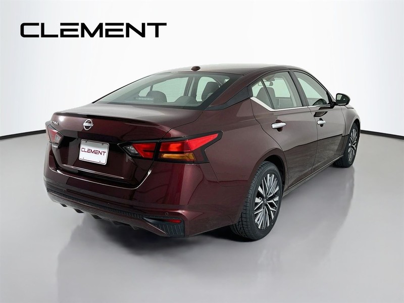 Nissan Altima Vehicle Image 07
