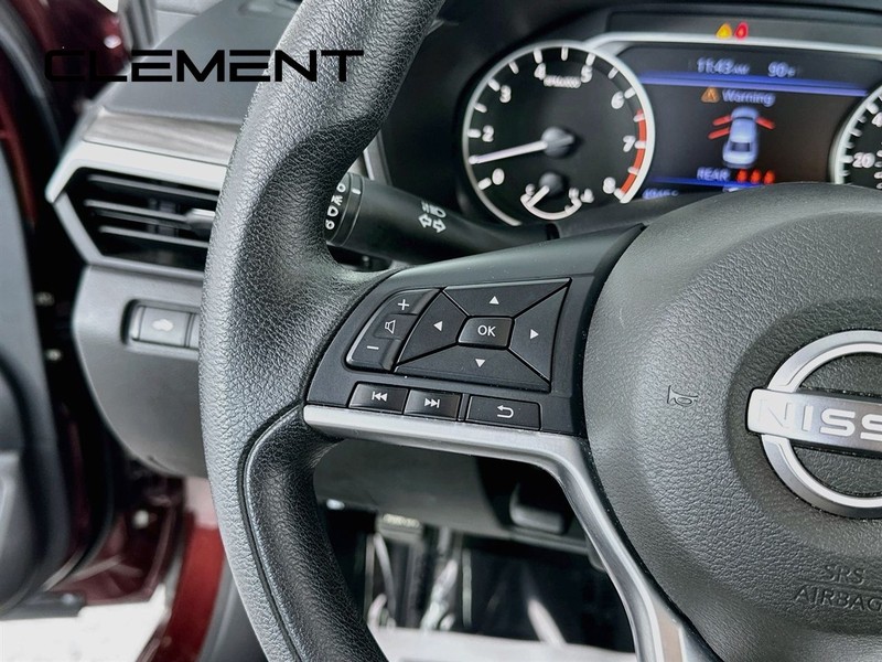 Nissan Altima Vehicle Image 16