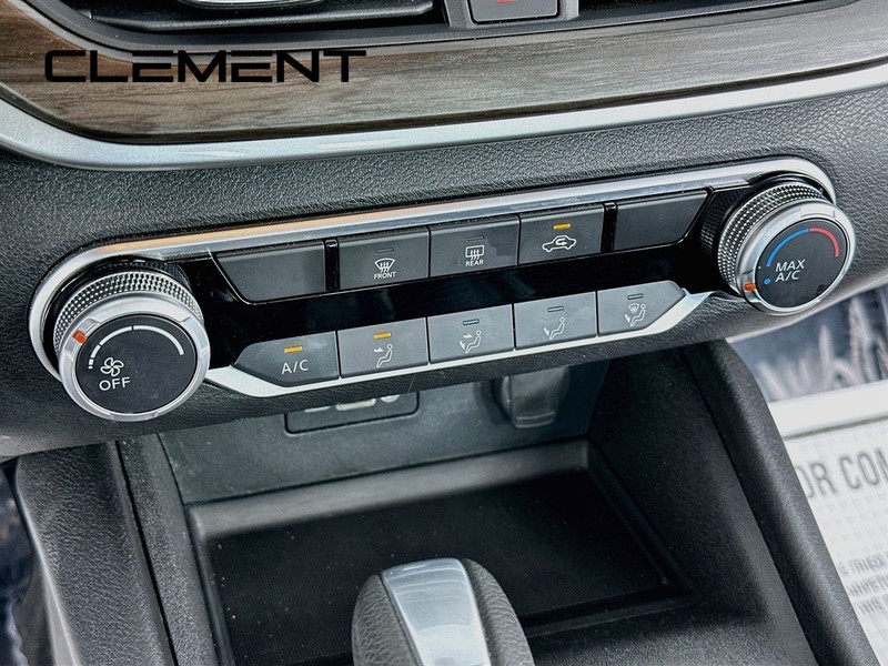 Nissan Altima Vehicle Image 22