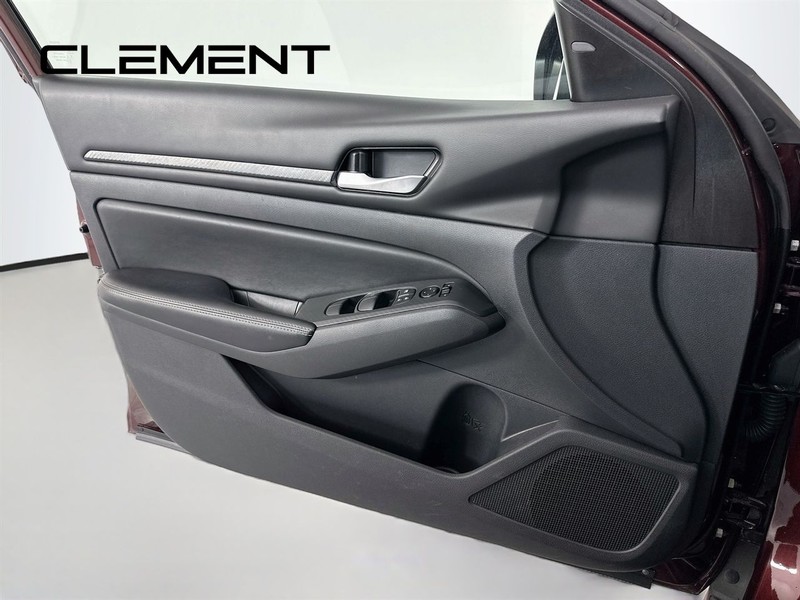 Nissan Altima Vehicle Image 26