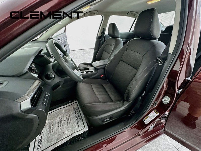 Nissan Altima Vehicle Image 28
