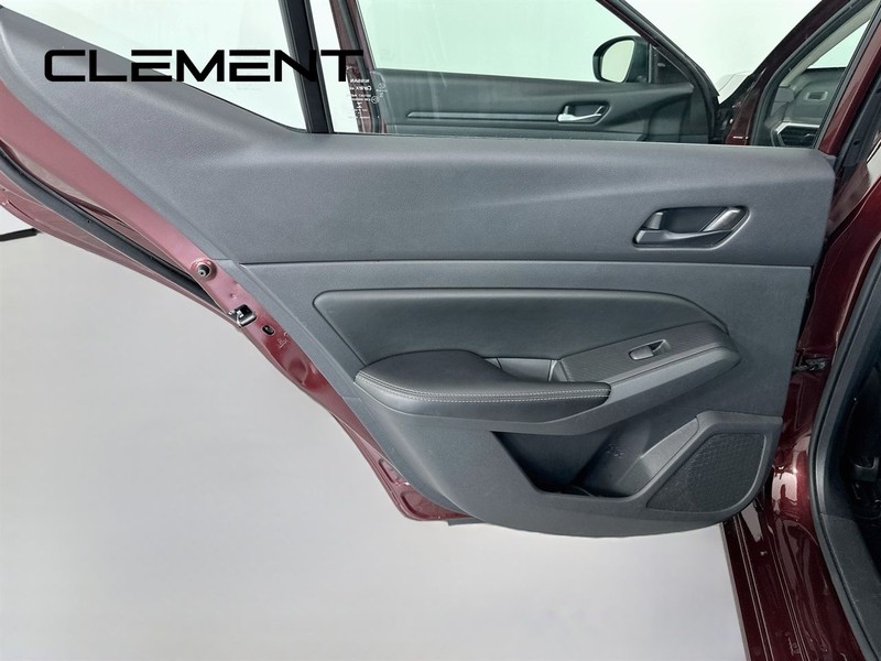 Nissan Altima Vehicle Image 29