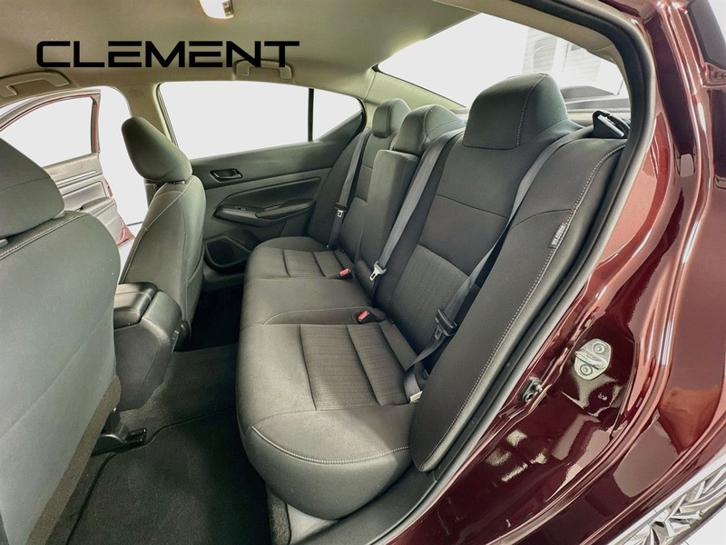 Nissan Altima Vehicle Image 30