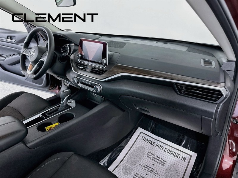 Nissan Altima Vehicle Image 32