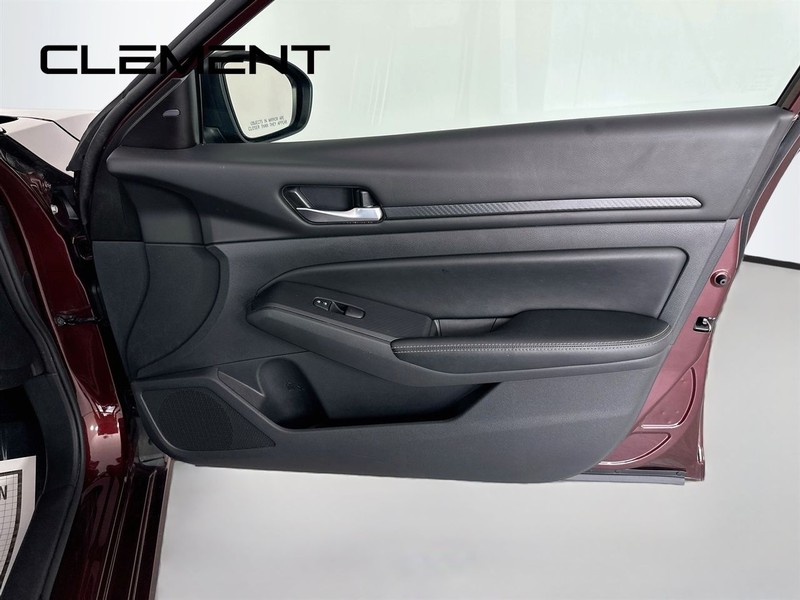 Nissan Altima Vehicle Image 33