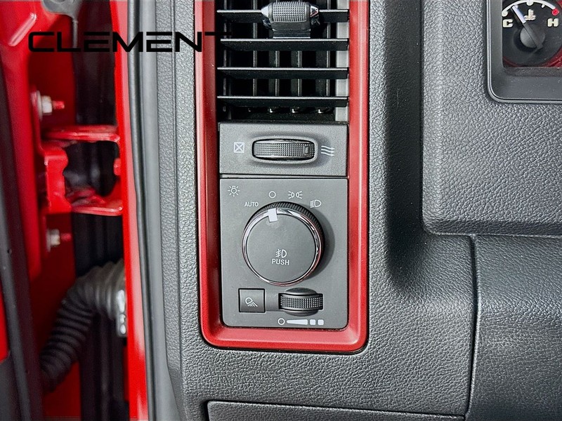 Ram 1500 Vehicle Full-screen Gallery Image 14