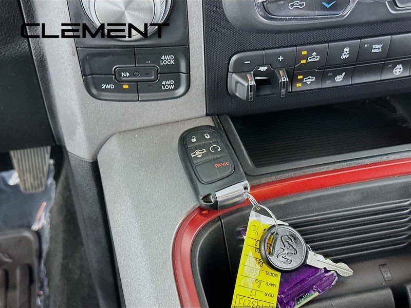 Ram 1500 Vehicle Full-screen Gallery Image 24