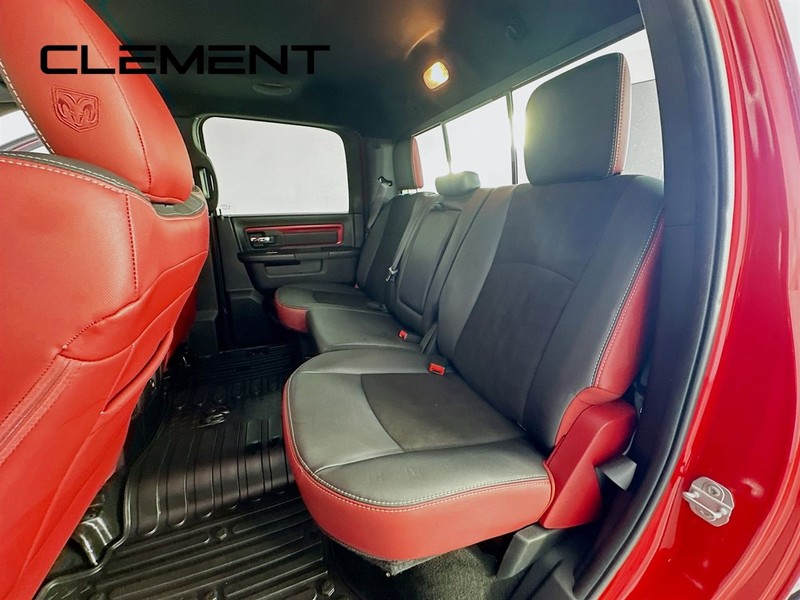 Ram 1500 Vehicle Full-screen Gallery Image 32
