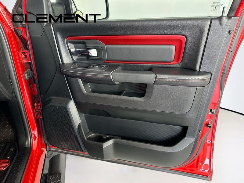 Ram 1500 Vehicle Full-screen Gallery Image 35