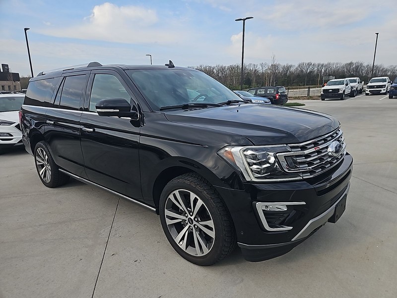 Ford Expedition Max Vehicle Full-screen Gallery Image 3