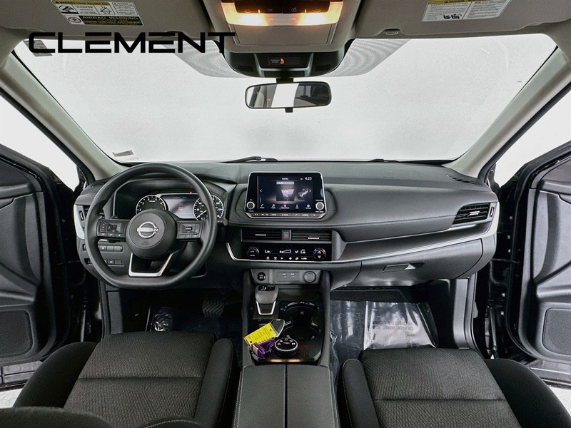 Nissan Rogue Vehicle Image 12
