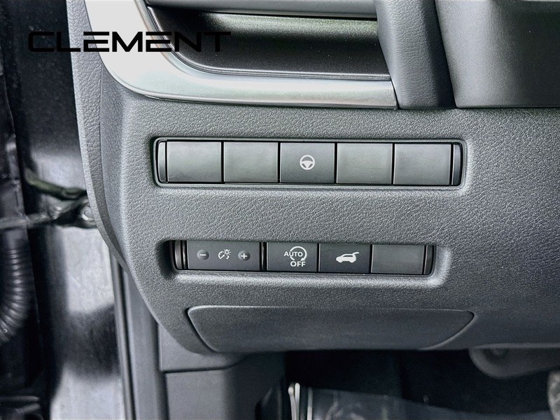 Nissan Rogue Vehicle Image 14