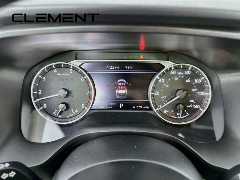 Nissan Rogue Vehicle Image 18