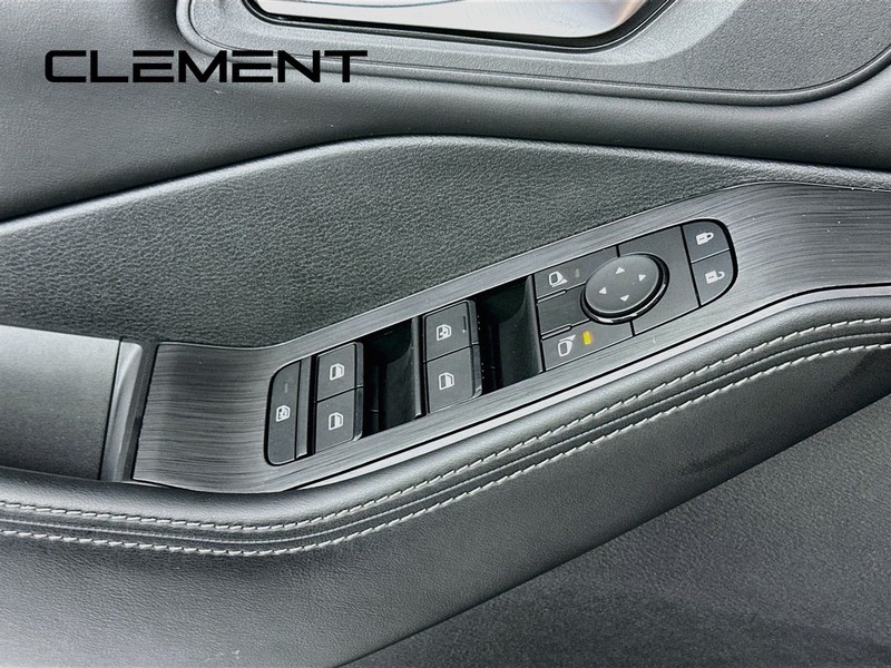 Nissan Rogue Vehicle Image 24