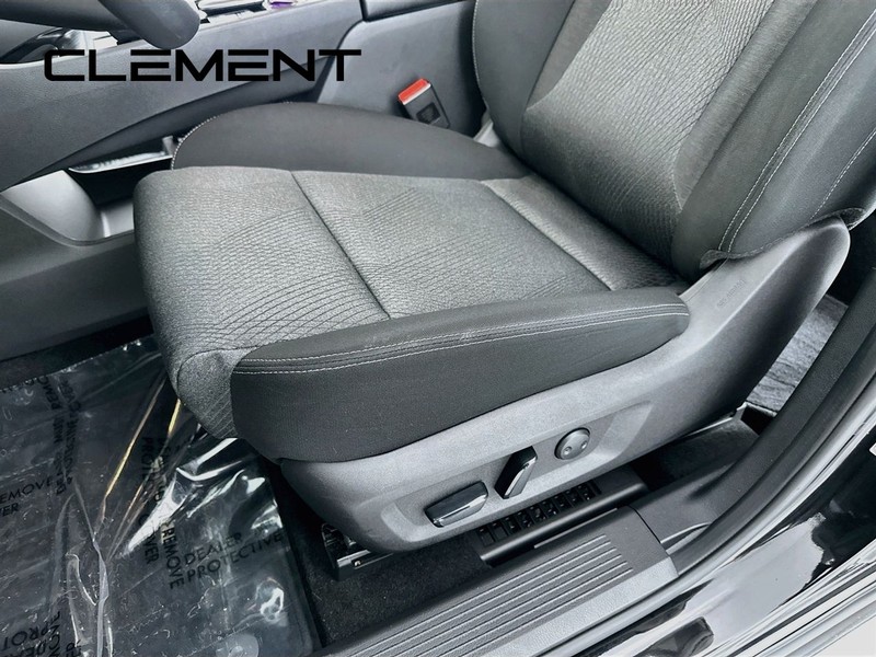 Nissan Rogue Vehicle Image 27