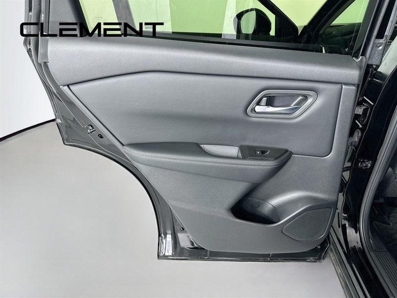 Nissan Rogue Vehicle Image 29