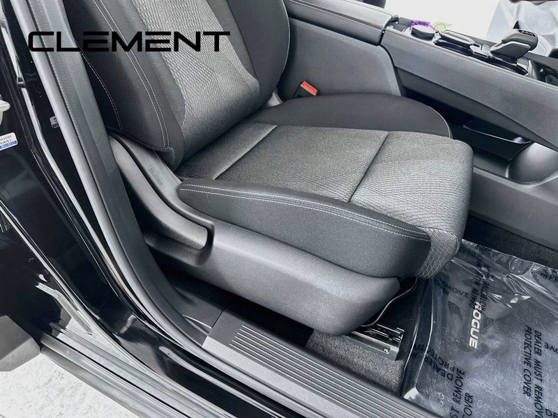 Nissan Rogue Vehicle Image 31