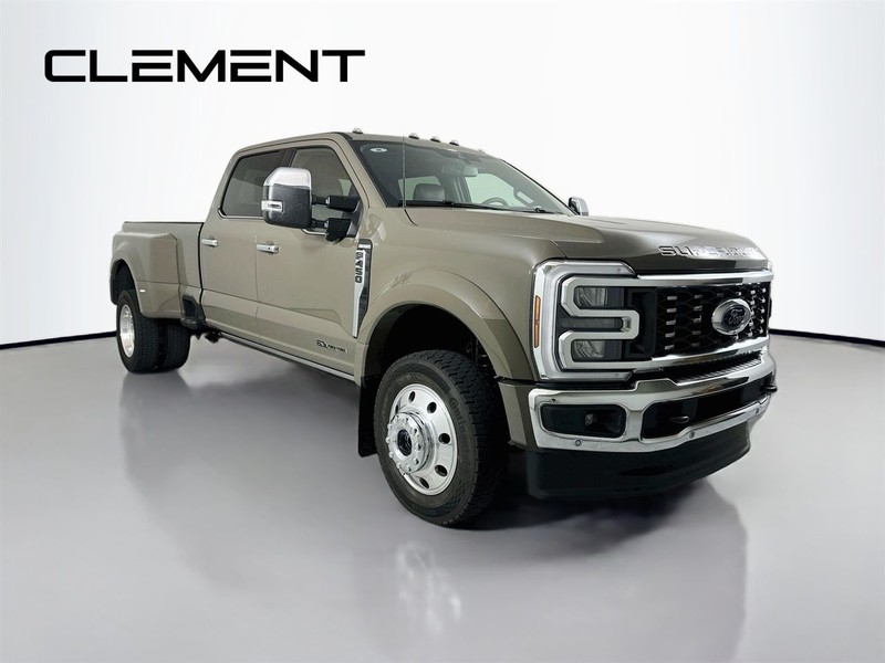 Ford Super Duty F-450 DRW Vehicle Full-screen Gallery Image 5