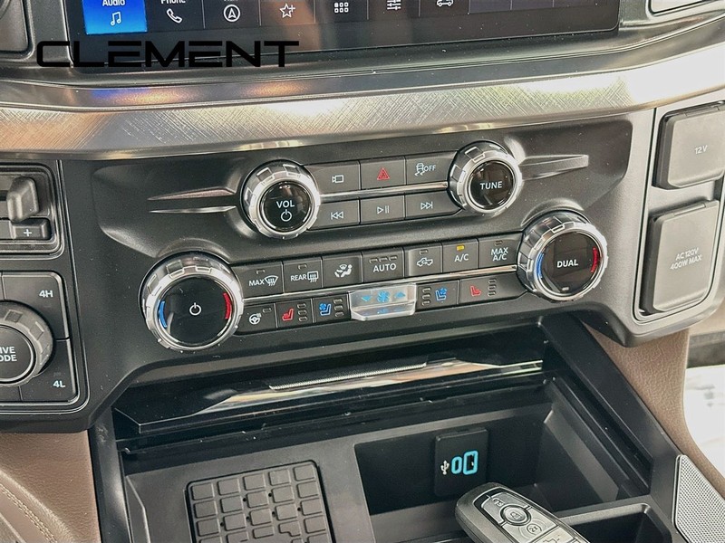 Ford Super Duty F-450 DRW Vehicle Full-screen Gallery Image 22