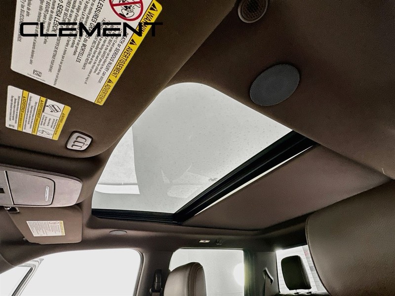 Ford Super Duty F-450 DRW Vehicle Full-screen Gallery Image 26