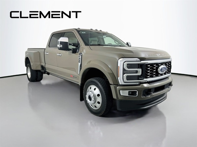 Ford Super Duty F-450 DRW Vehicle Full-screen Gallery Image 5