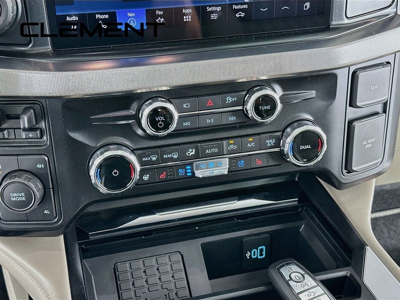 Ford Super Duty F-450 DRW Vehicle Full-screen Gallery Image 22