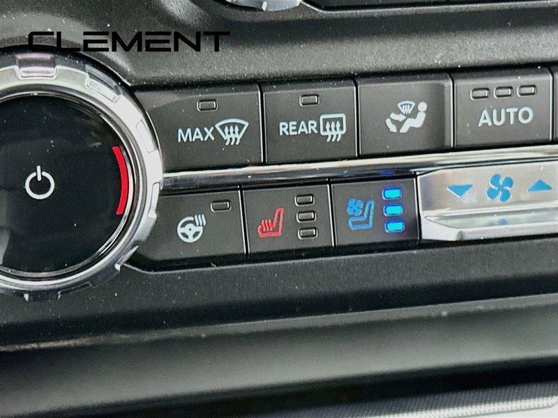Ford Super Duty F-450 DRW Vehicle Full-screen Gallery Image 23