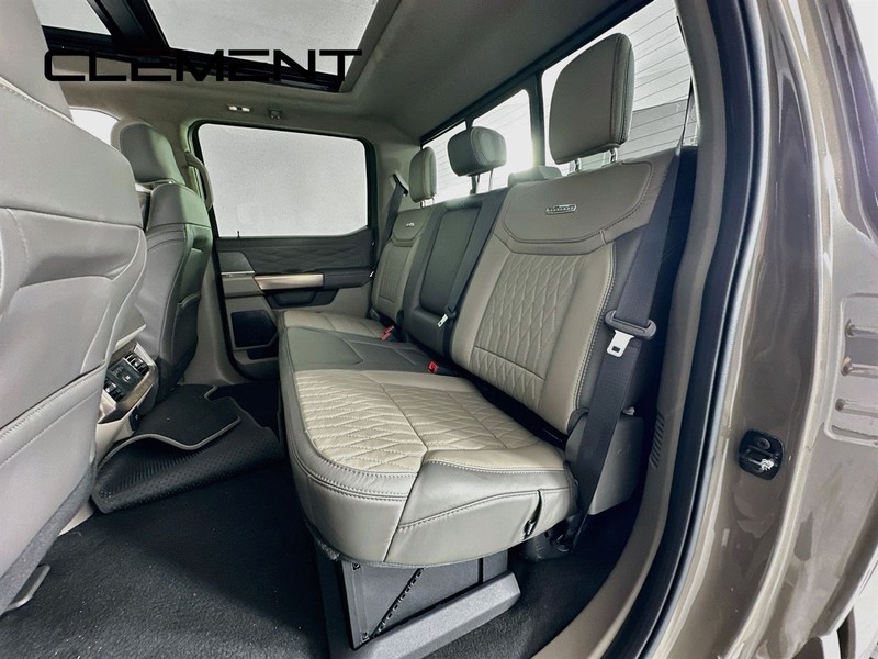 Ford Super Duty F-450 DRW Vehicle Full-screen Gallery Image 33