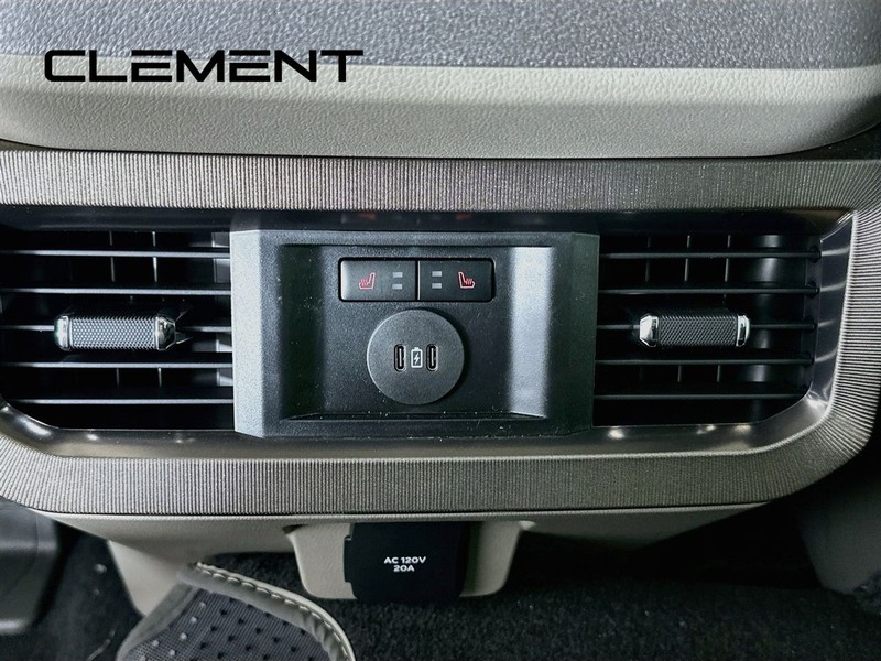 Ford Super Duty F-450 DRW Vehicle Full-screen Gallery Image 34