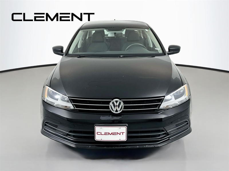 Volkswagen Jetta Sedan Vehicle Image 03