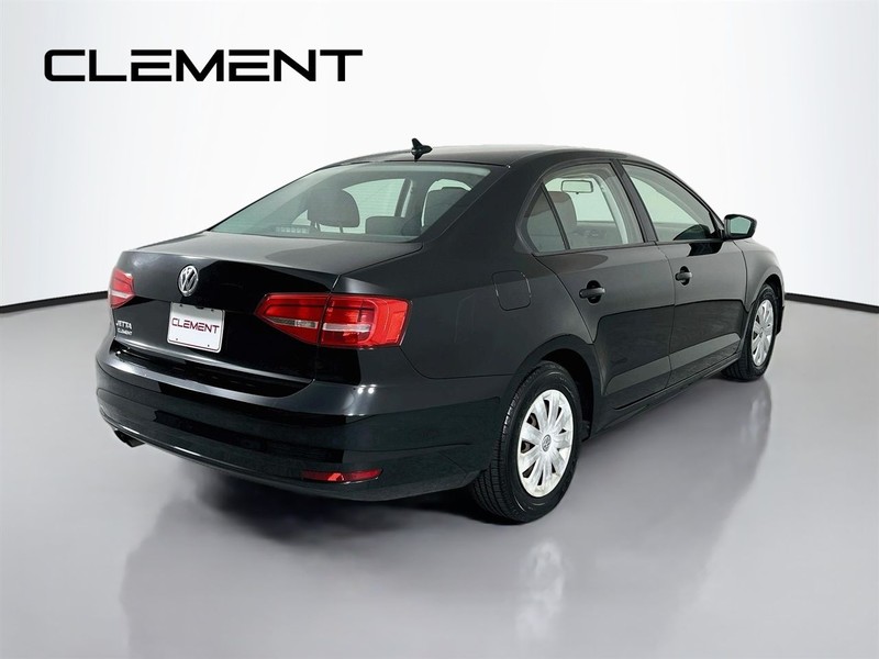 Volkswagen Jetta Sedan Vehicle Image 07