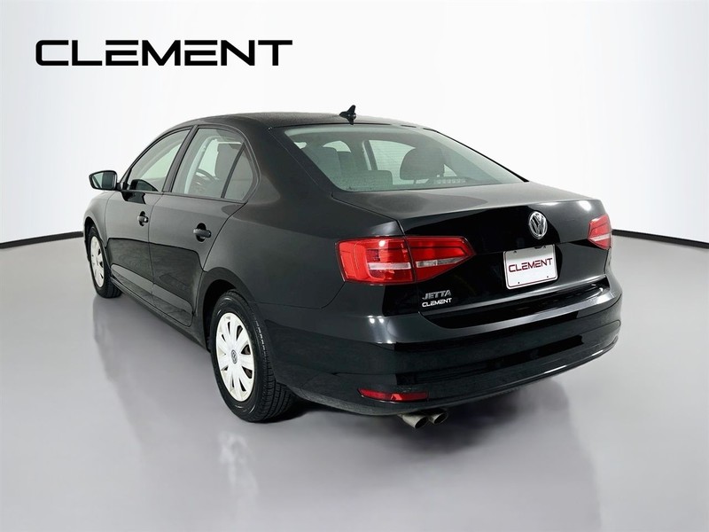 Volkswagen Jetta Sedan Vehicle Image 10