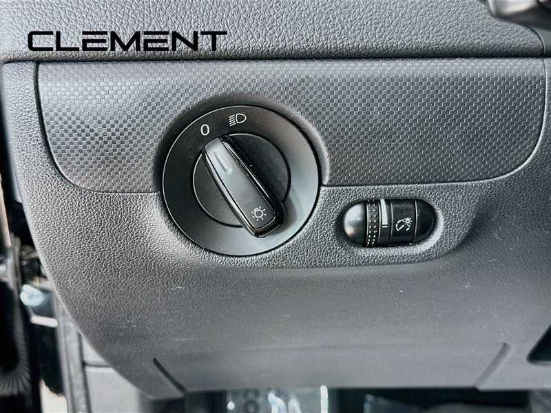 Volkswagen Jetta Sedan Vehicle Image 14