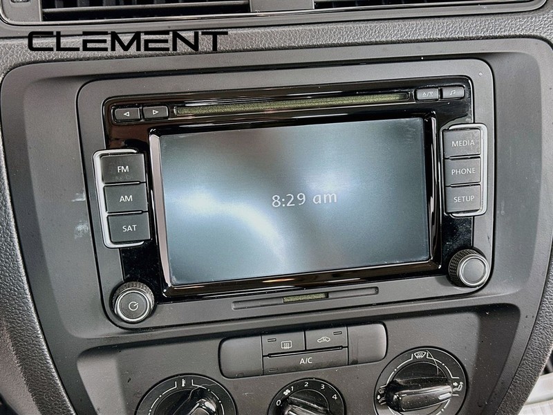Volkswagen Jetta Sedan Vehicle Image 19
