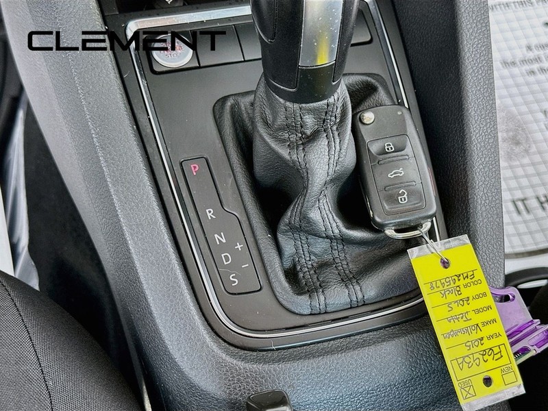 Volkswagen Jetta Sedan Vehicle Image 23