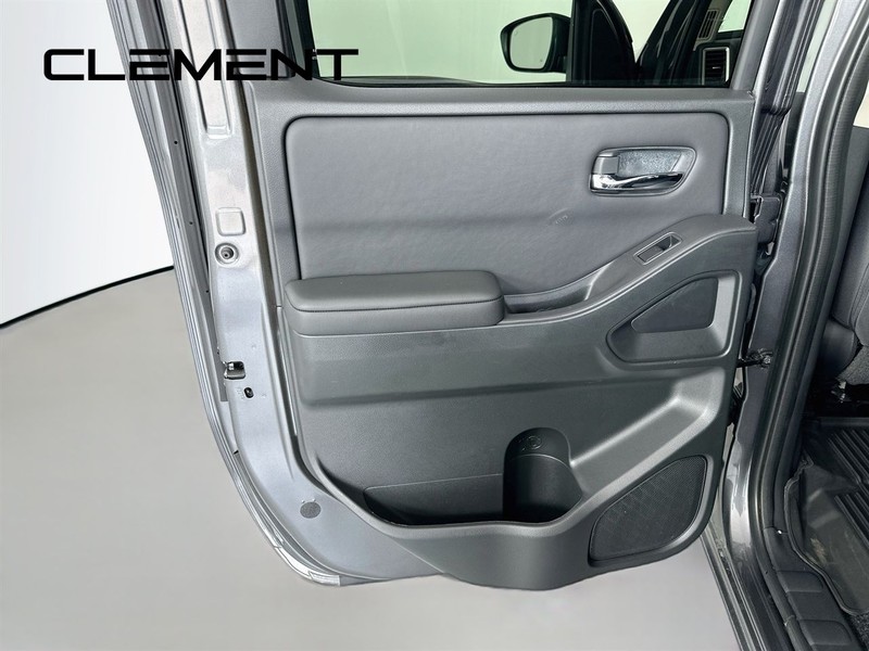 Nissan Frontier Vehicle Image 30