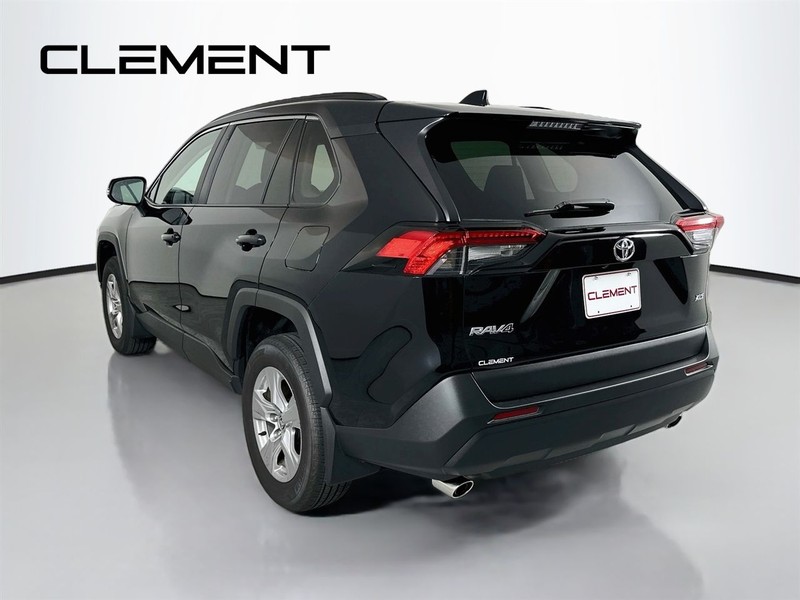 Toyota RAV4 Vehicle Image 10